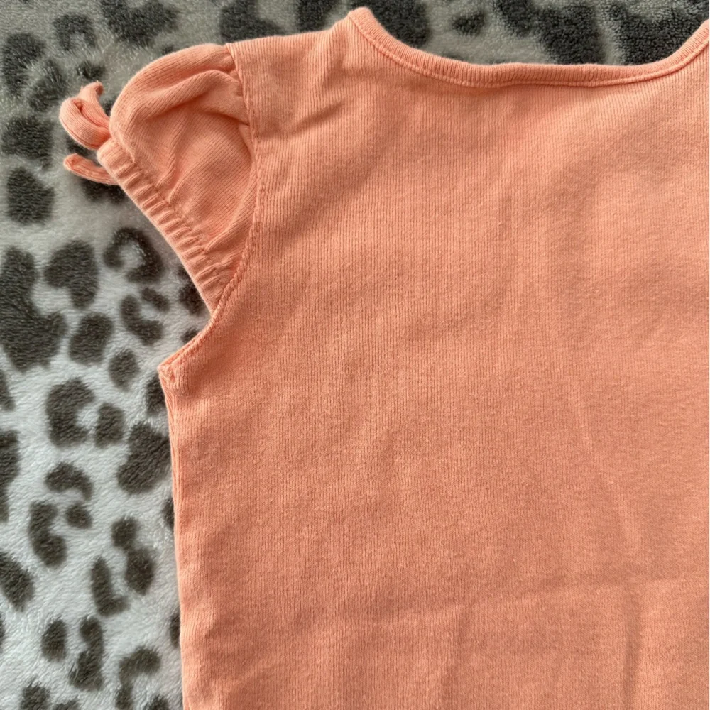 2006 Old Navy Short Sleeve Bodysuit Onesie in Peach Orange Size 6-12 months